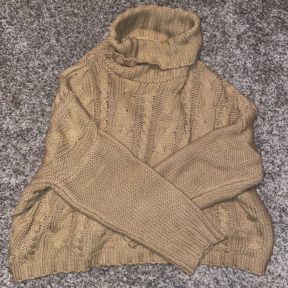 Cropped yellow knit turtleneck